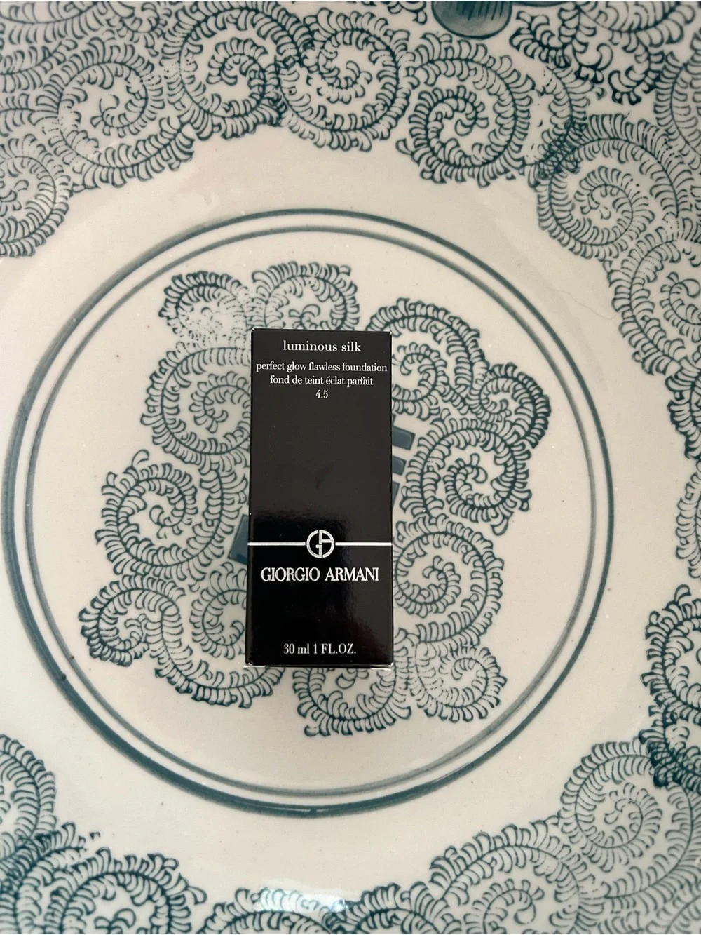 NIB Giorgio Armani Luminous Silk Foundation - 4.5 - Picture 2 of 3